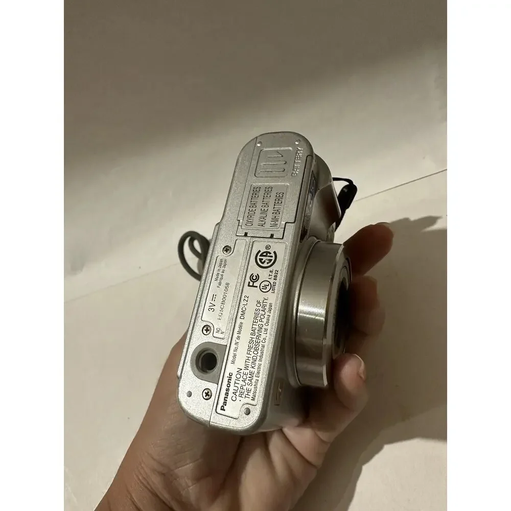PANASONIC DIGITAL CAMERA LUMIX DMC-LZ2 5.0MP SILVER E2-1 For Parts Repair READ**